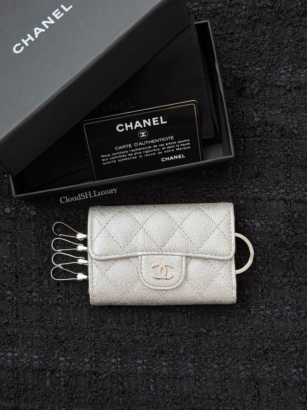 Auth Chanel Iridescent Silver Caviar 4 Ring Key Holder w/ Silver hdw - RARE